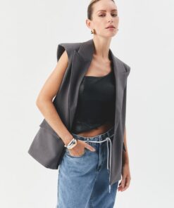 Alternative view of Colete Cassandra