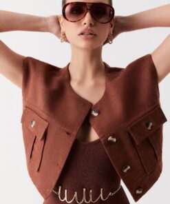 Alternative view of Top Shara