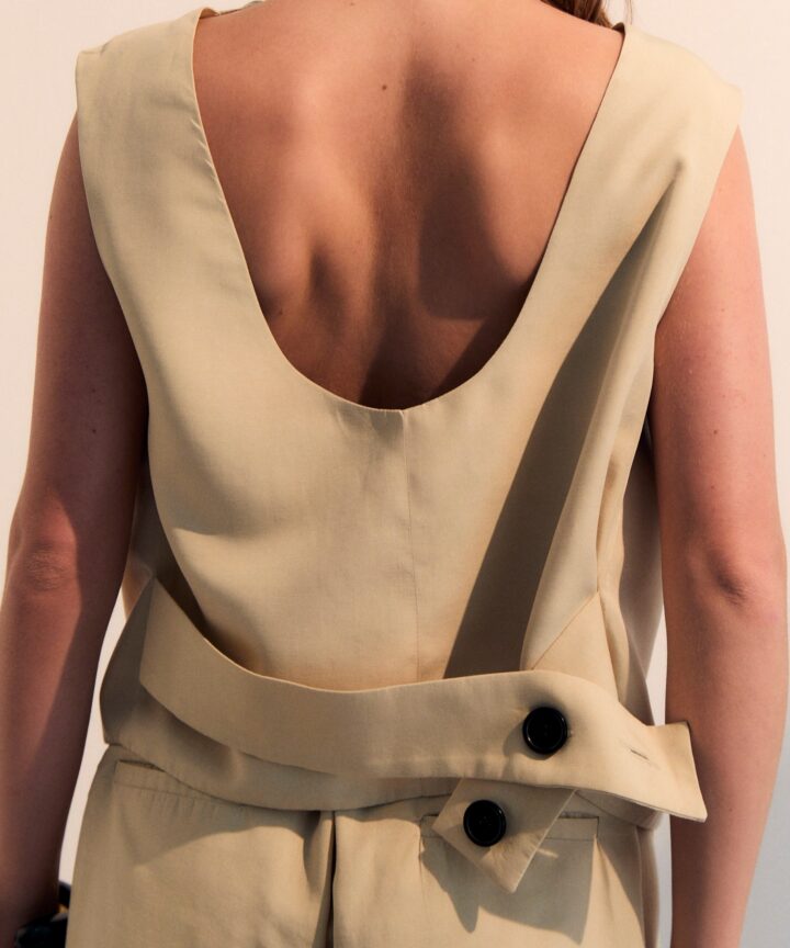 Alternative view of TOP FRONTE